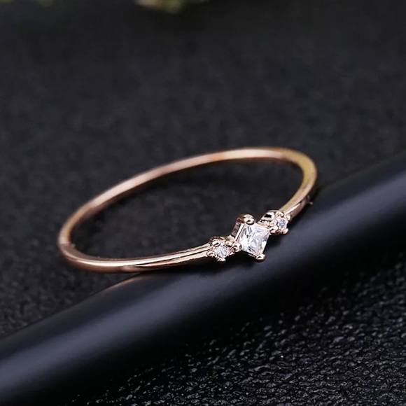 Jewelry - NWOT delicate  ring